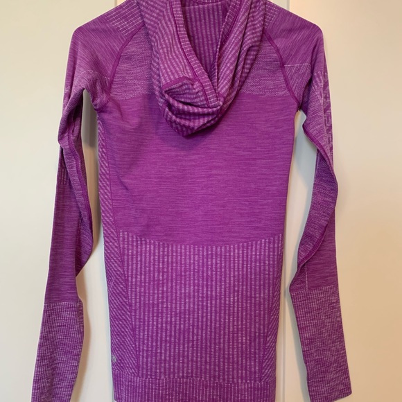 Lululemon Tight Long sleeve with hood - Picture 3 of 4